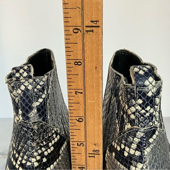 Marc Fisher Gray & Black Embossed Leather Dress Western Ankle Booties Sz 6-EUC - Picture 13 of 15